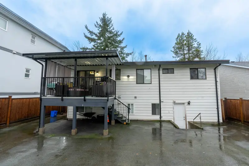 13933 90A AVENUE - photo 3 of 25