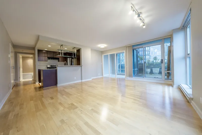 506 583 BEACH CRESCENT - photo 2 of 23