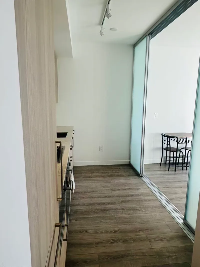 1301 13350 CENTRAL AVENUE - photo 3 of 19