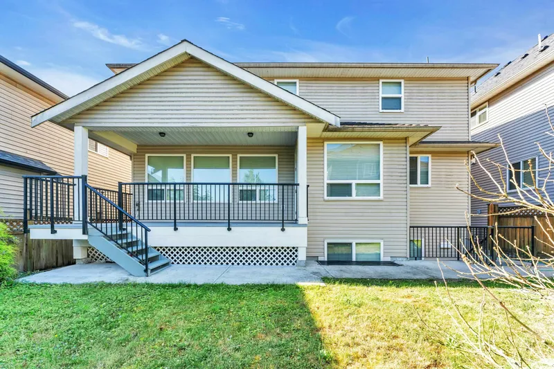 21019 80B AVENUE - photo 2 of 25