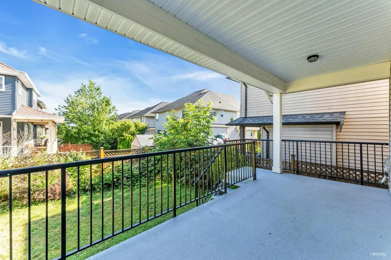 21019 80B AVENUE - photo 4 of 25