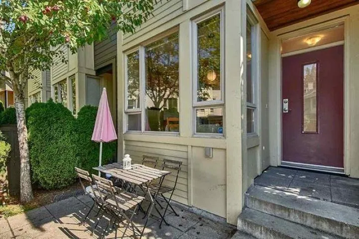 132 9229 UNIVERSITY CRESCENT - photo 2 of 12