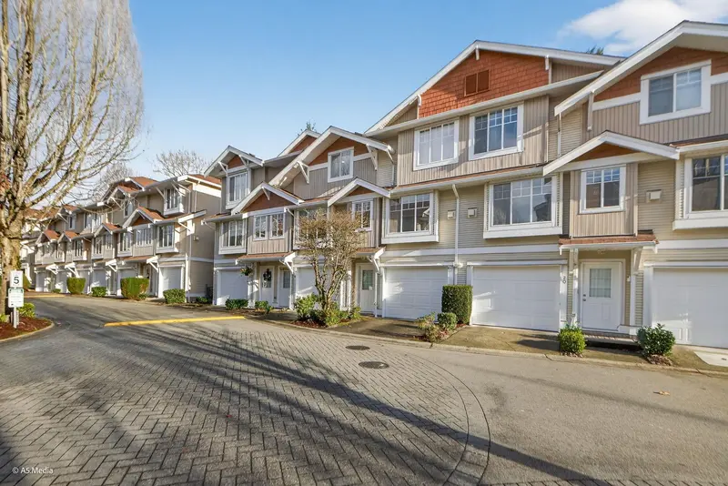 18 12110 75A AVENUE - photo 2 of 25