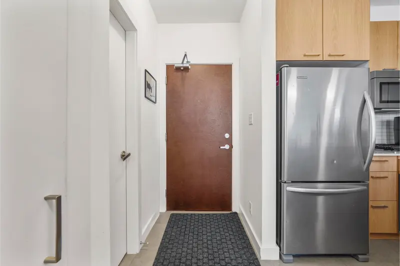 907 2789 SHAUGHNESSY STREET - photo 2 of 20