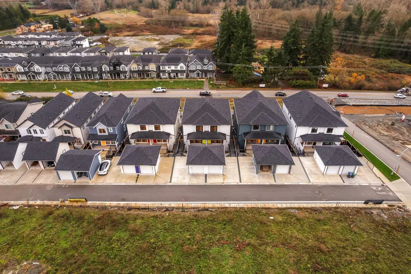 16677 16 AVENUE - photo 3 of 25