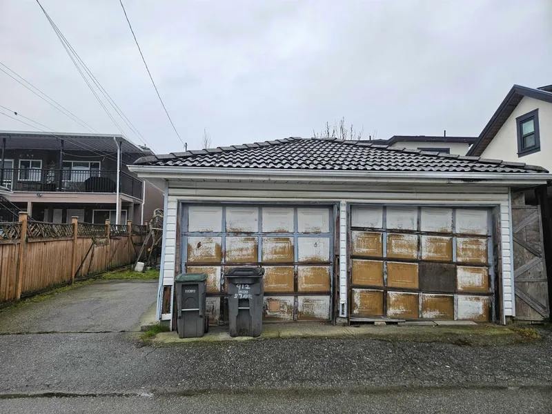 912 E 57TH AVENUE - photo 4 of 4