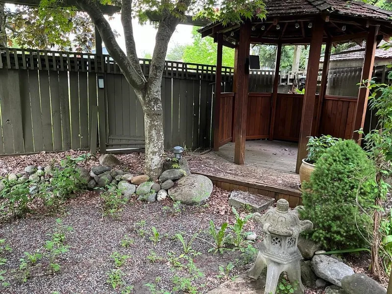 6578 130A STREET - photo 4 of 25