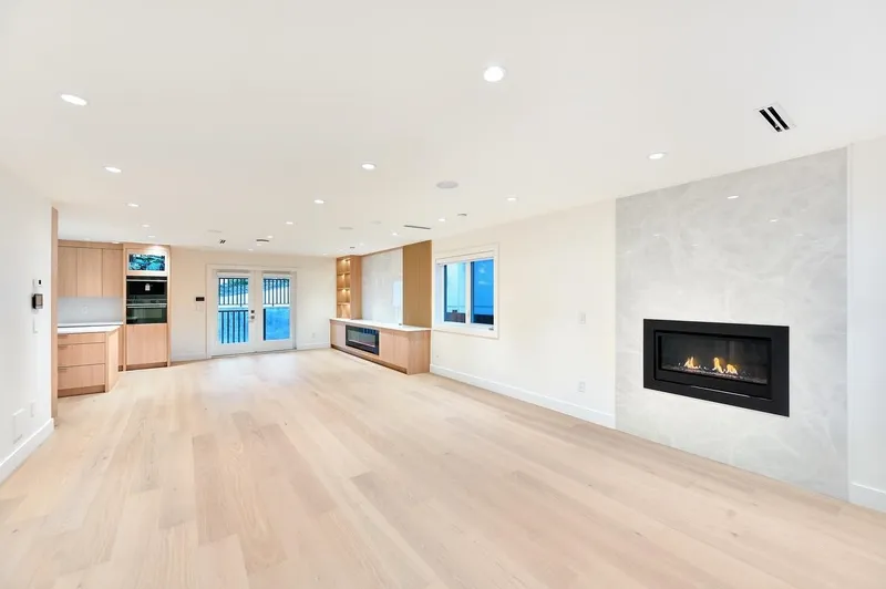 806 MONTROYAL BOULEVARD - photo 4 of 25