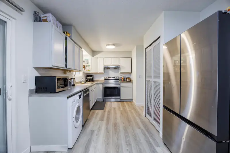 3213 SALT SPRING AVENUE - photo 4 of 25