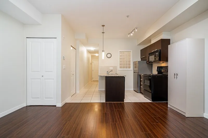 117 10499 UNIVERSITY DRIVE - photo 4 of 25