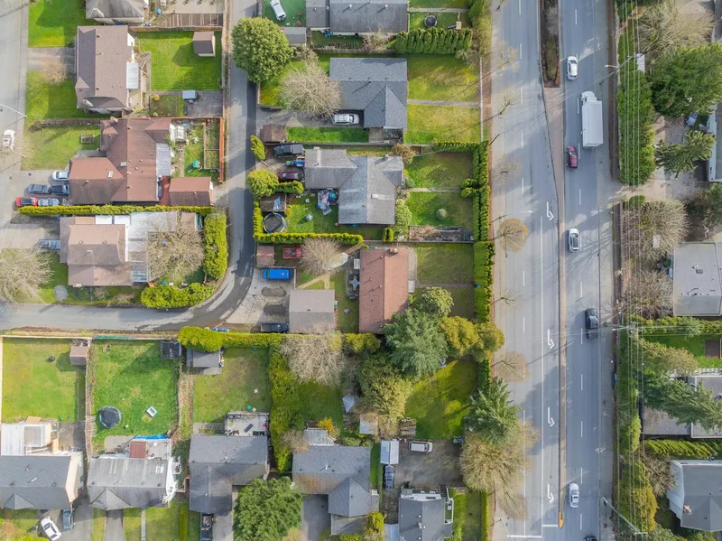 8570 152 STREET - photo 2 of 25