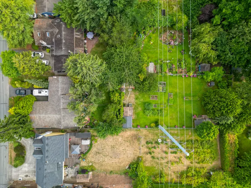 1404 53A STREET - photo 4 of 8