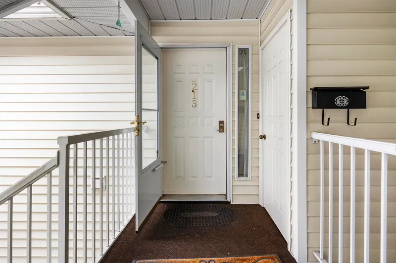 213 7156 121 STREET - photo 4 of 25