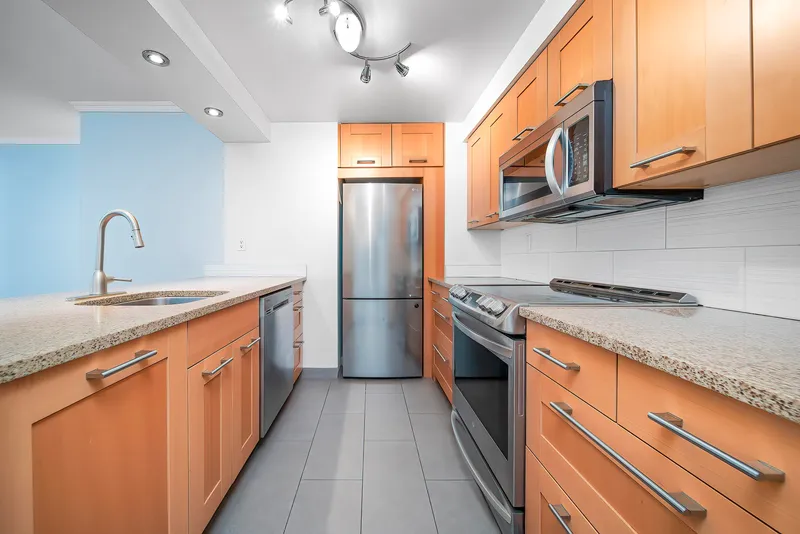 602 1270 ROBSON STREET - photo 4 of 22