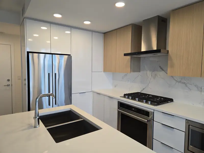 407 7769 PARK CRESCENT - photo 1 of 17