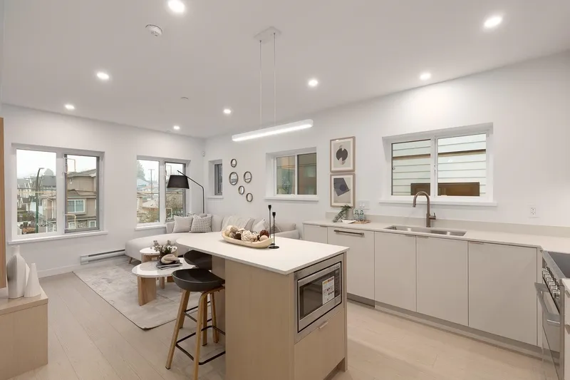 208 2339 E 34TH AVENUE - photo 2 of 22