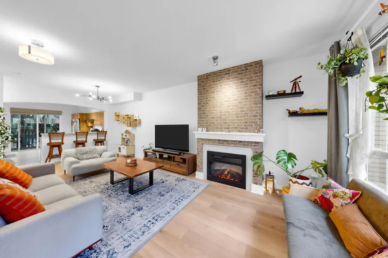 133 9133 GOVERNMENT STREET - photo 2 of 25