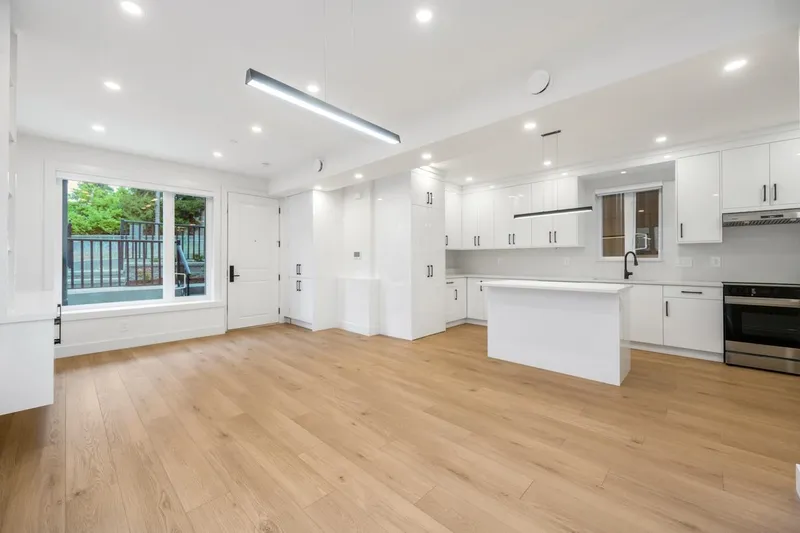 2 3096 VANNESS AVENUE - photo 4 of 17