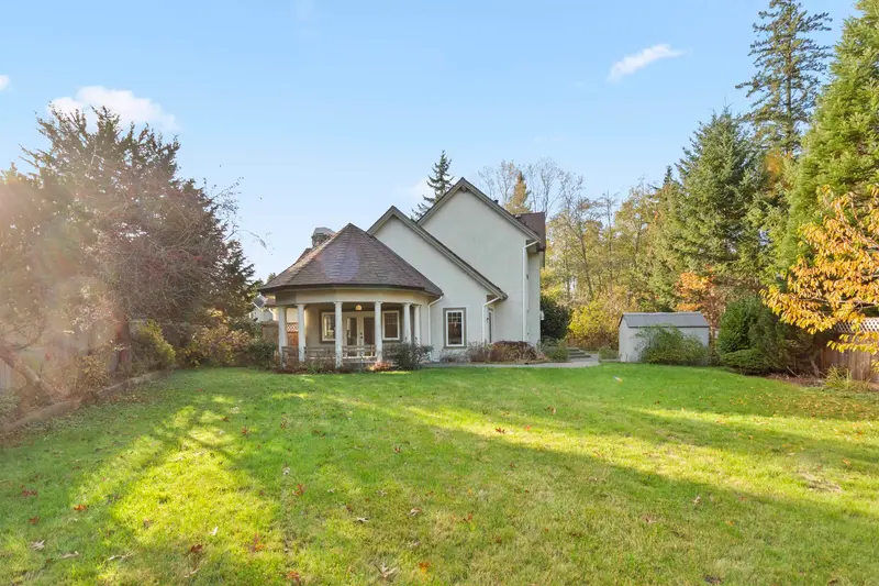 2570 138 STREET - photo 4 of 25