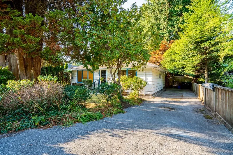 3084 PAISLEY ROAD - photo 3 of 25