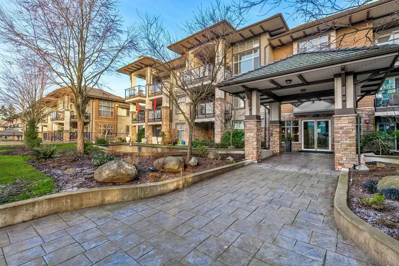 201 15195 36 AVENUE - photo 1 of 25