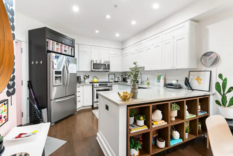 201 15195 36 AVENUE - photo 3 of 25