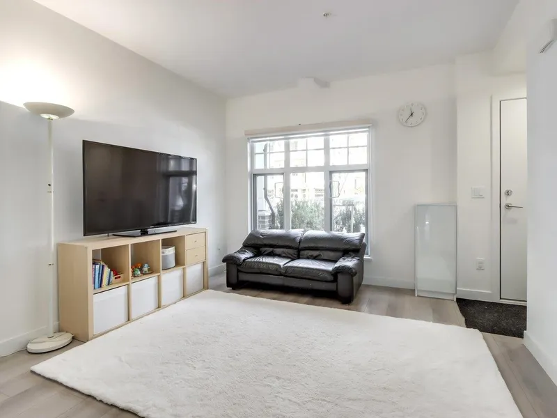 114 678 FAIRVIEW STREET - photo 3 of 25