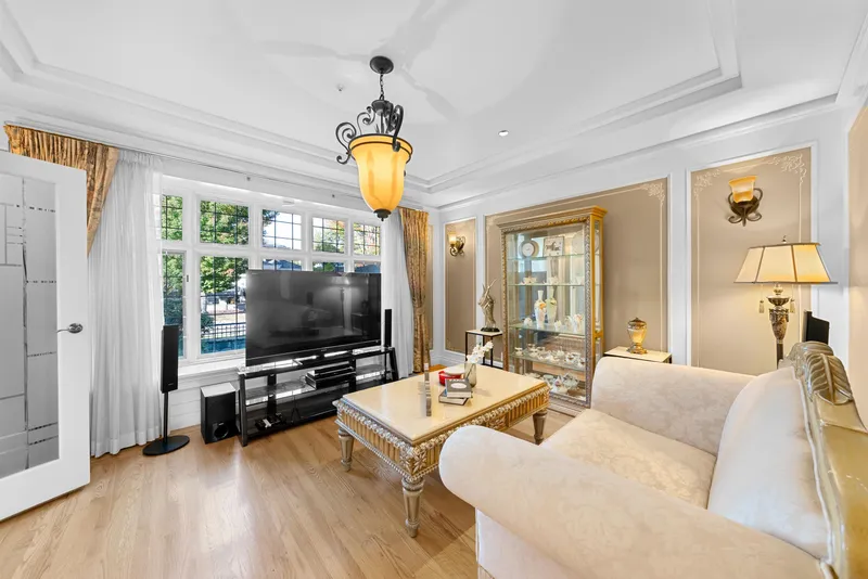 1426 W 48TH AVENUE - photo 4 of 25