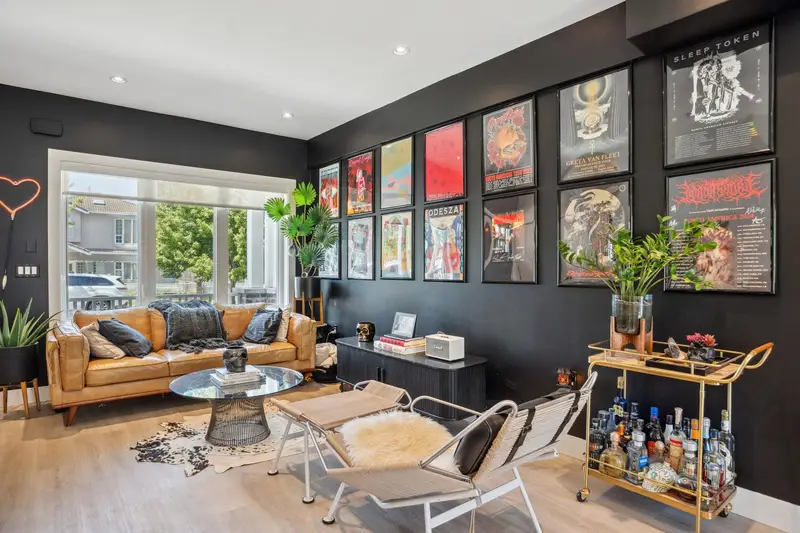 5018 NANAIMO STREET - photo 3 of 25