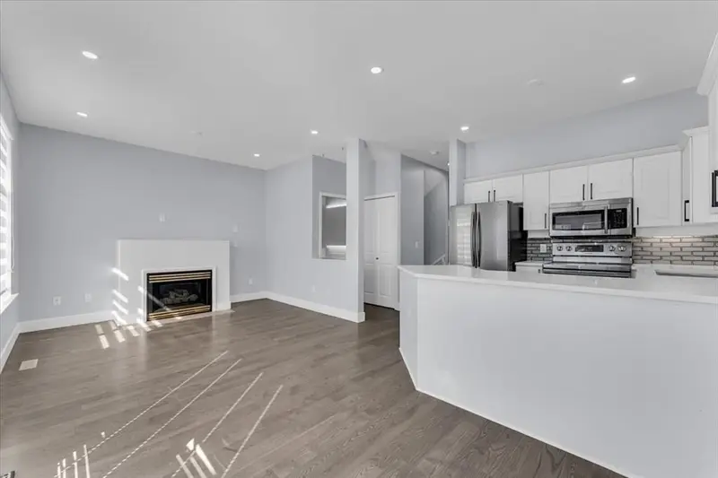 14852 58 AVENUE - photo 2 of 25