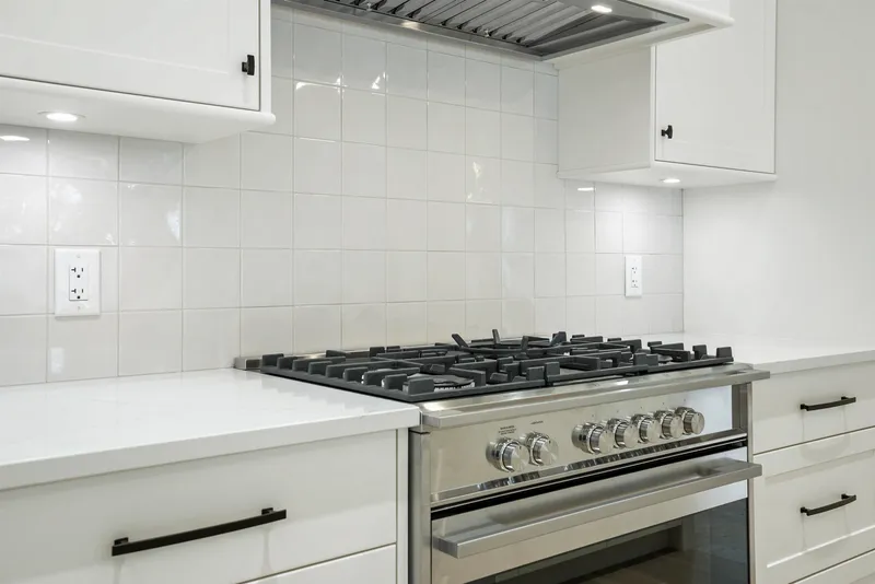 12641 15 AVENUE - photo 4 of 25