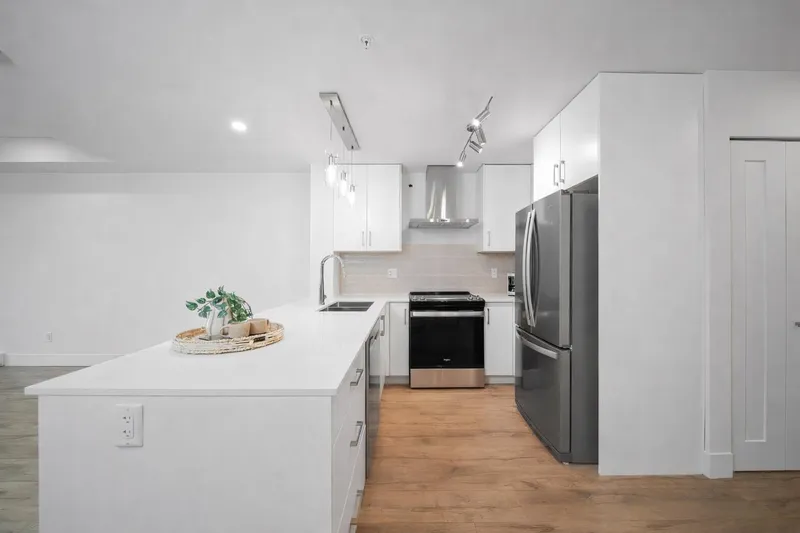 30 6328 KING GEORGE BOULEVARD - photo 1 of 13