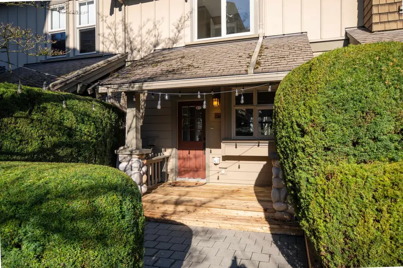 225 18 JACK MAHONY PLACE - photo 2 of 25