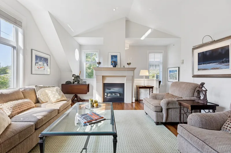 2133 GORDON AVENUE - photo 4 of 25