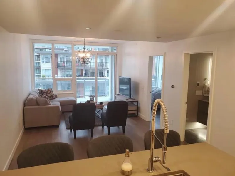 505 1441 JOHNSTON ROAD - photo 2 of 5