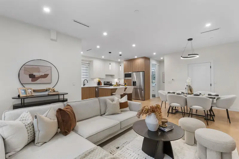 2 435 E 47TH AVENUE - photo 2 of 20