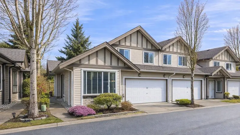 32 15868 85 AVENUE - photo 1 of 23