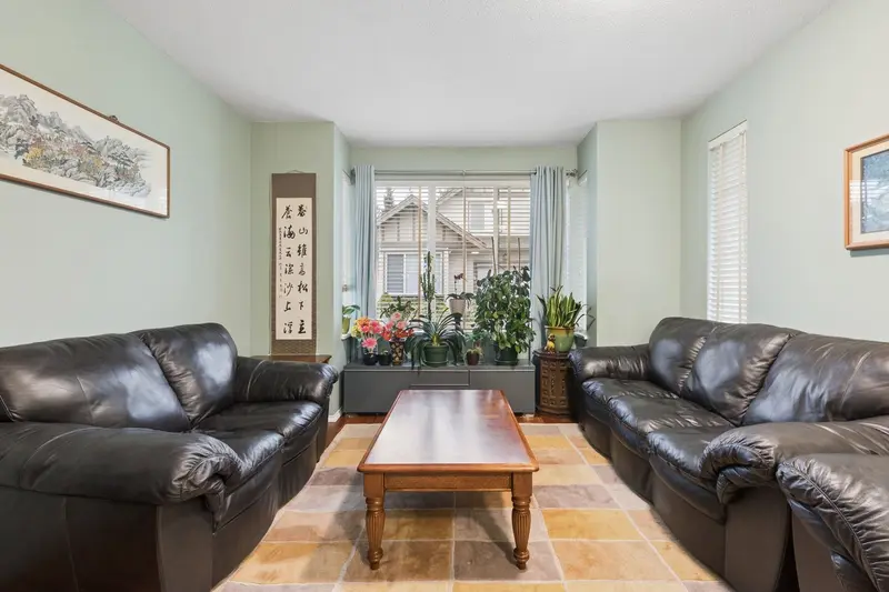 32 15868 85 AVENUE - photo 2 of 23