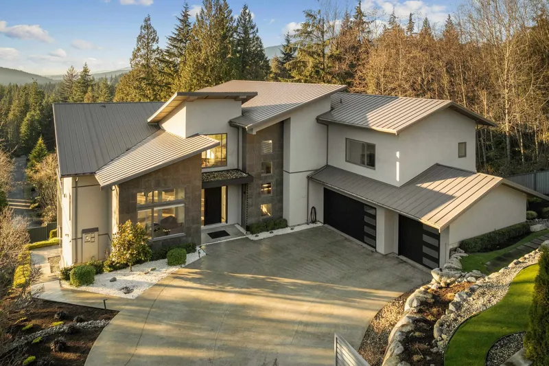 205 KINSEY DRIVE - photo 1 of 25