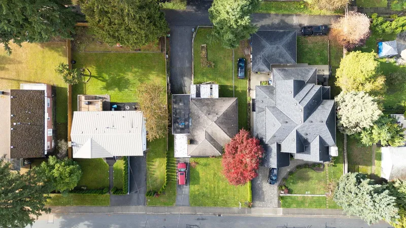 654 LINTON STREET - photo 3 of 25