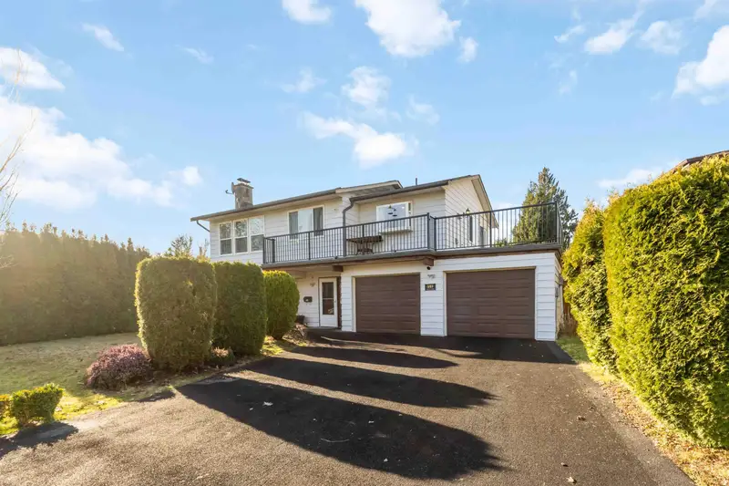 9113 145A STREET - photo 3 of 25