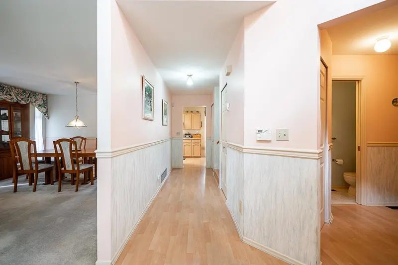 16156 94A AVENUE - photo 4 of 25