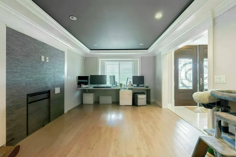 520 EWEN AVENUE - photo 3 of 21