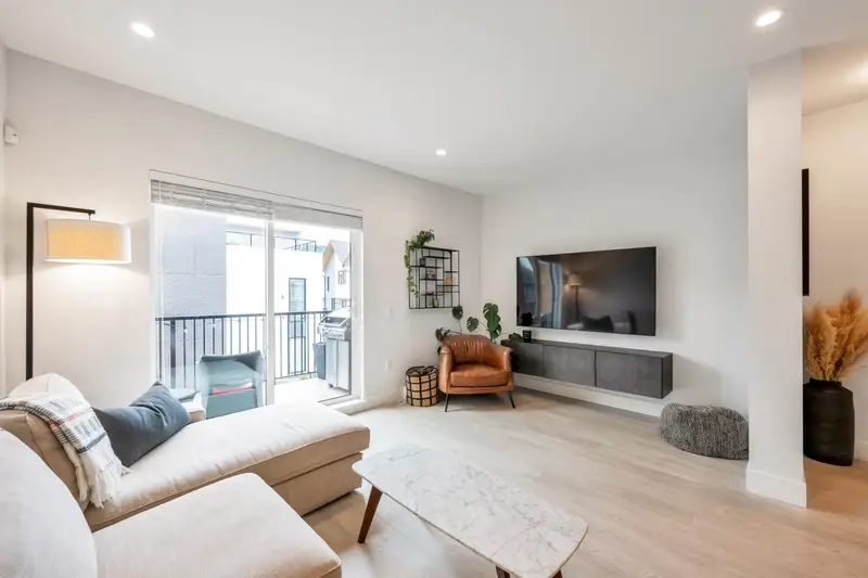 72 16685 25 AVENUE - photo 3 of 25