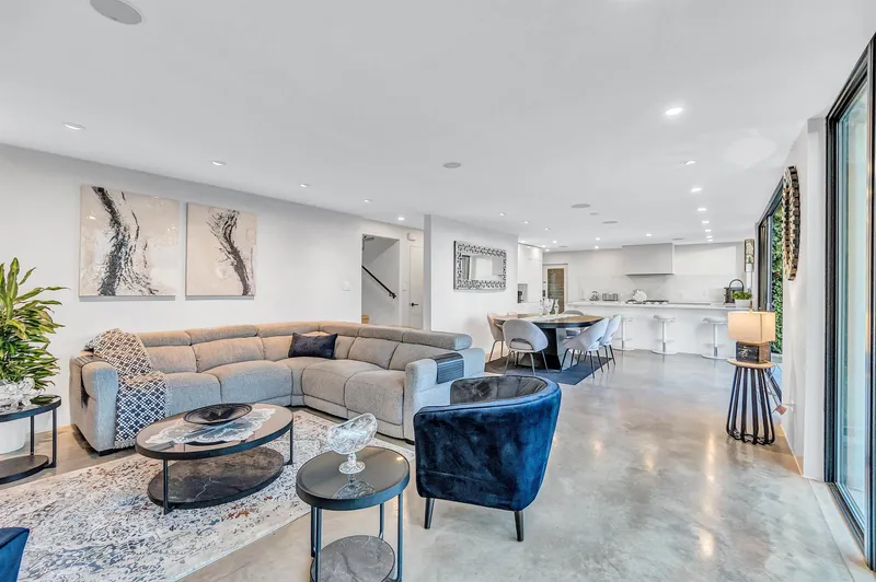 2234 PALMERSTON AVENUE - photo 3 of 25