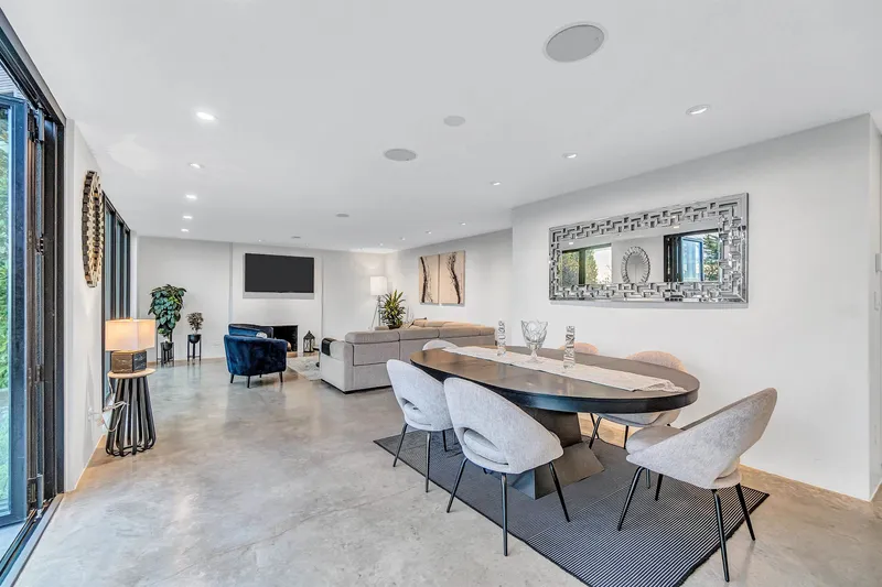 2234 PALMERSTON AVENUE - photo 4 of 25