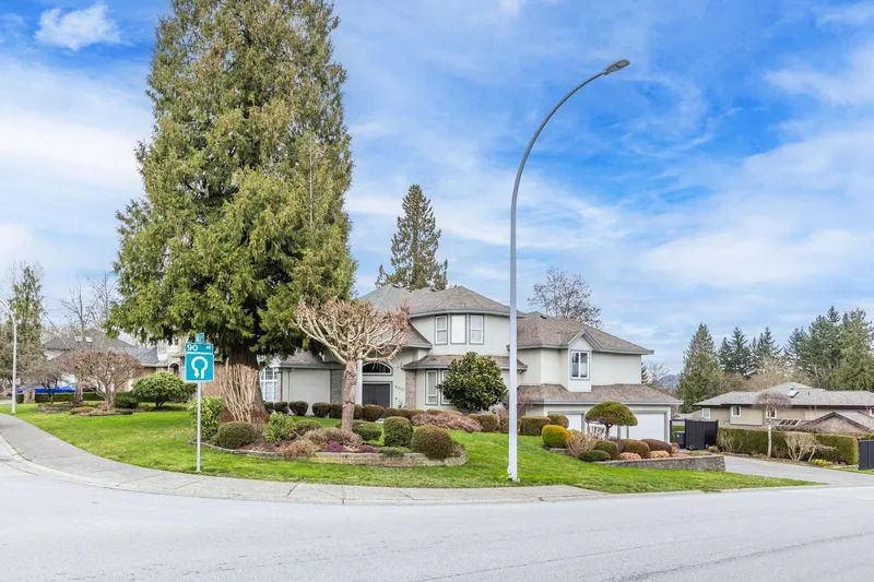 9012 162A STREET - photo 3 of 25