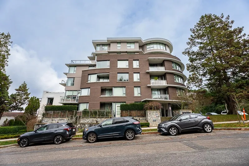 301 505 W 30TH AVENUE - photo 2 of 25