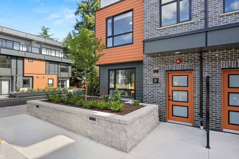 8 20926 83 AVENUE - photo 3 of 25