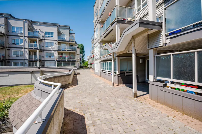 415 14377 103 AVENUE - photo 3 of 25